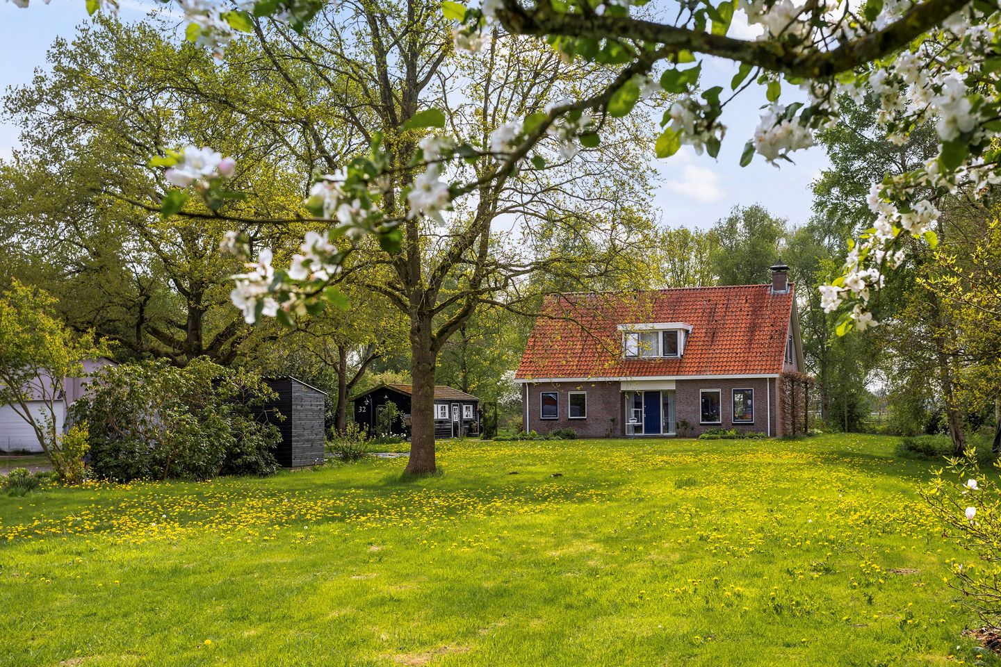 View photo 1 of Kanaalweg 32