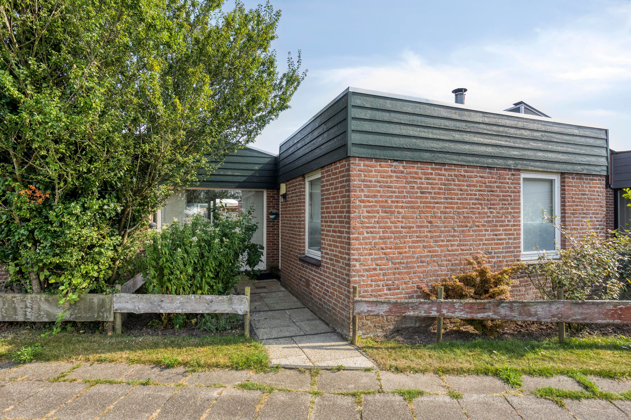 3-bedroom freehold villa in Noordwijkerhout — photo 1 of 5