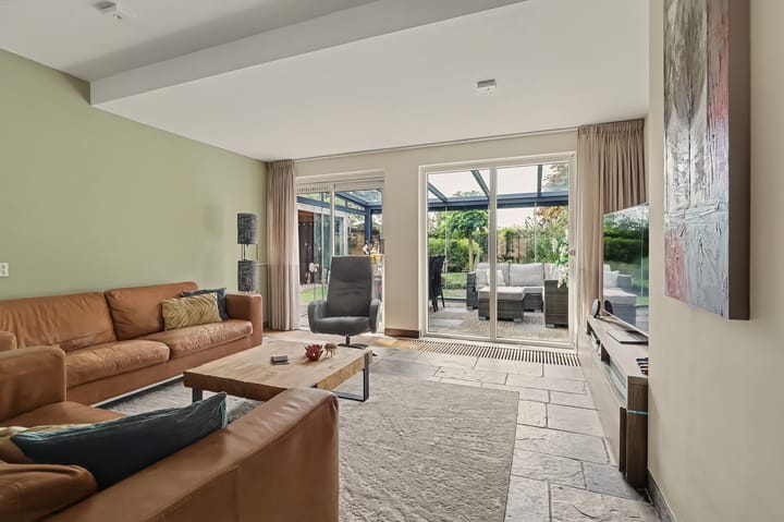 Tussenwoning te koop: De Omloop 12, Elshout