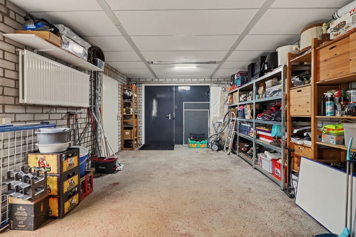 Tussenwoning te koop: De Omloop 12, Elshout