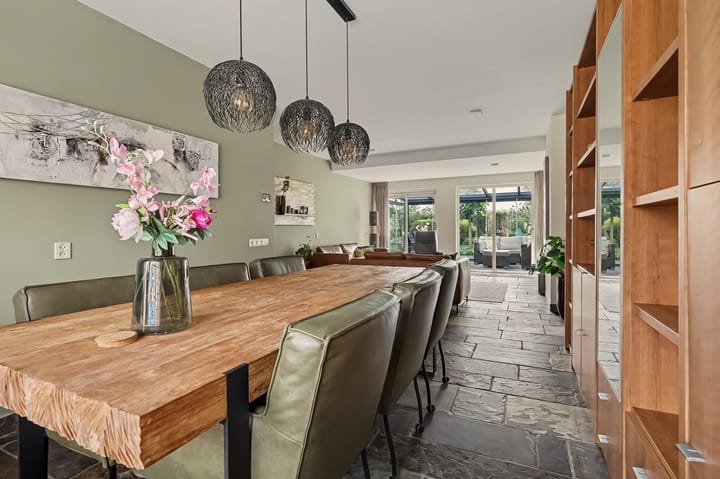 Tussenwoning te koop: De Omloop 12, Elshout