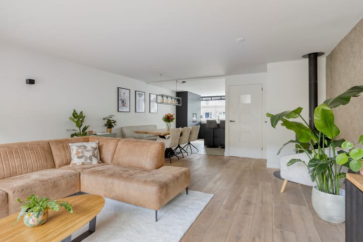 Tussenwoning te koop: Puccinilaan 4, Nieuw-Vennep