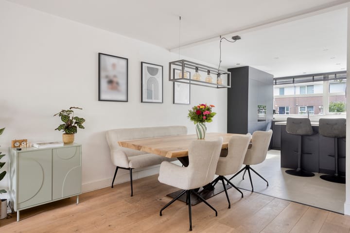 Tussenwoning te koop: Puccinilaan 4, Nieuw-Vennep