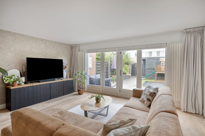 Tussenwoning te koop: Puccinilaan 4, Nieuw-Vennep