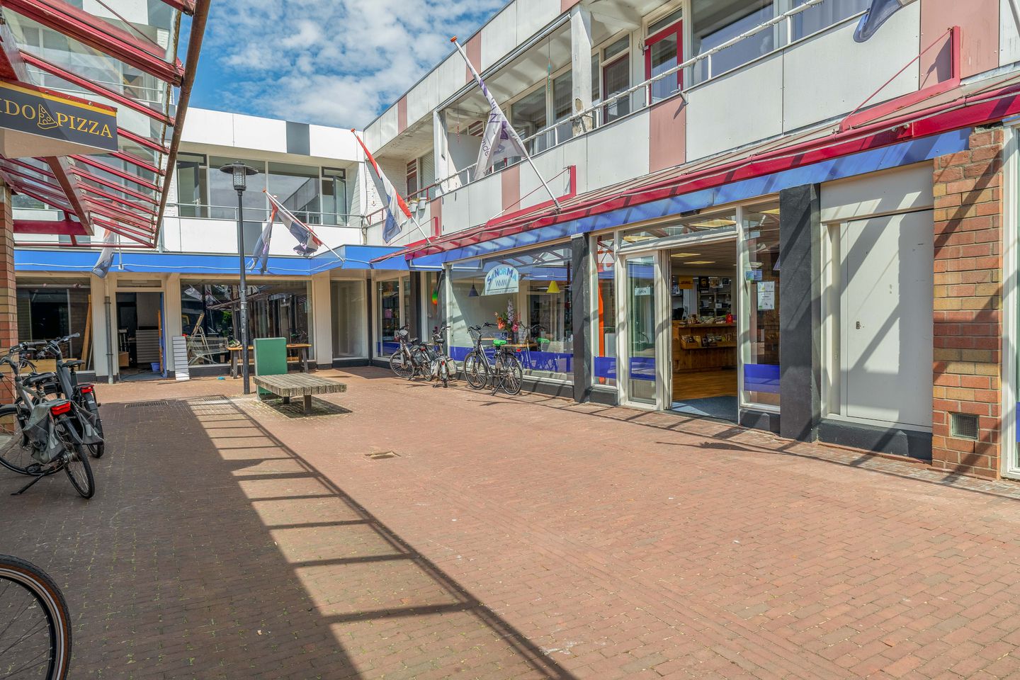 Bekijk foto 2 van Raadhuisplein 25-27-29-43-45-47