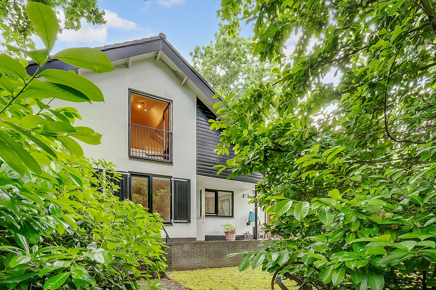 Foto 5 van Burg. Van Holthelaan 1