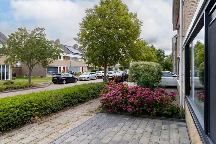 Tussenwoning te koop: P.W.A.Cort van der Lindenstraat 38, Harlingen