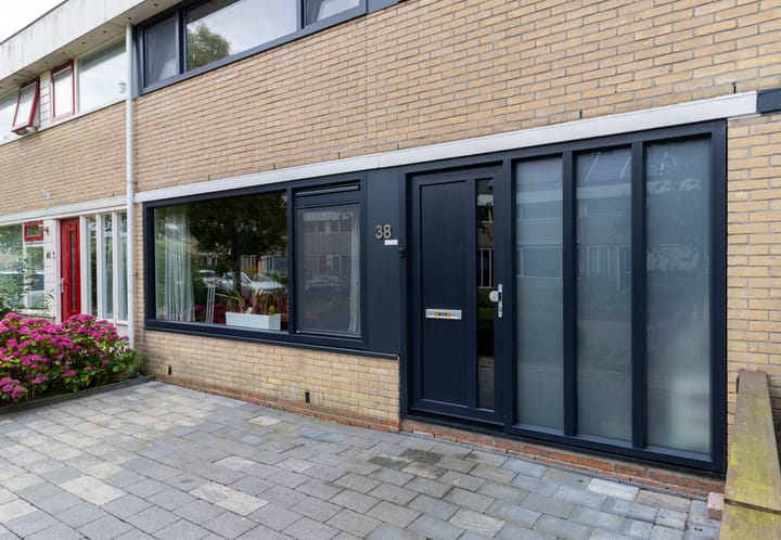 Tussenwoning te koop: P.W.A.Cort van der Lindenstraat 38, Harlingen