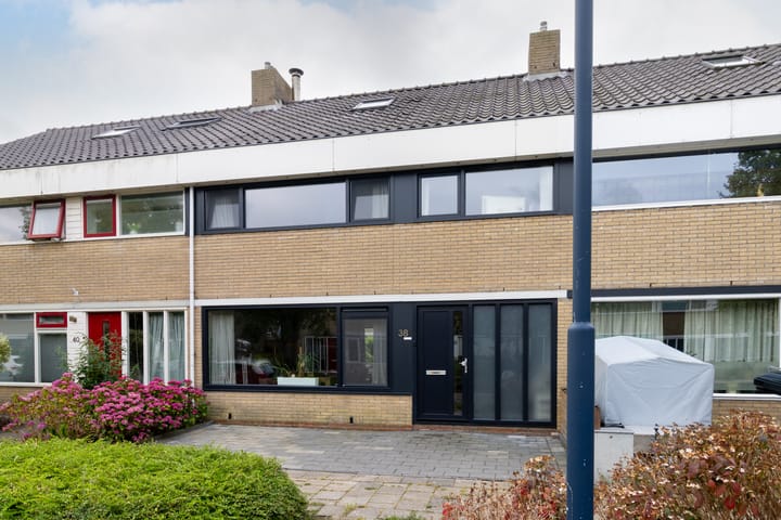 Tussenwoning te koop: P.W.A.Cort van der Lindenstraat 38, Harlingen