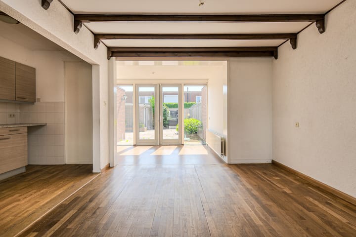 Tussenwoning te koop: Van Veldekestraat 3, Oosterhout (Nb)