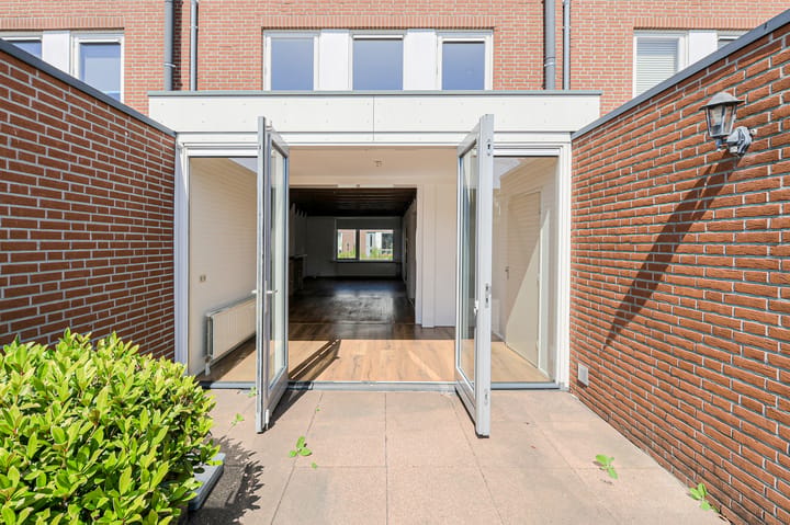 Tussenwoning te koop: Van Veldekestraat 3, Oosterhout (Nb)