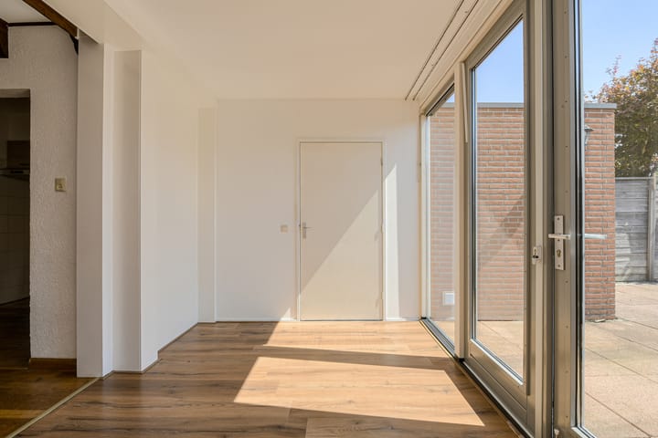 Tussenwoning te koop: Van Veldekestraat 3, Oosterhout (Nb)