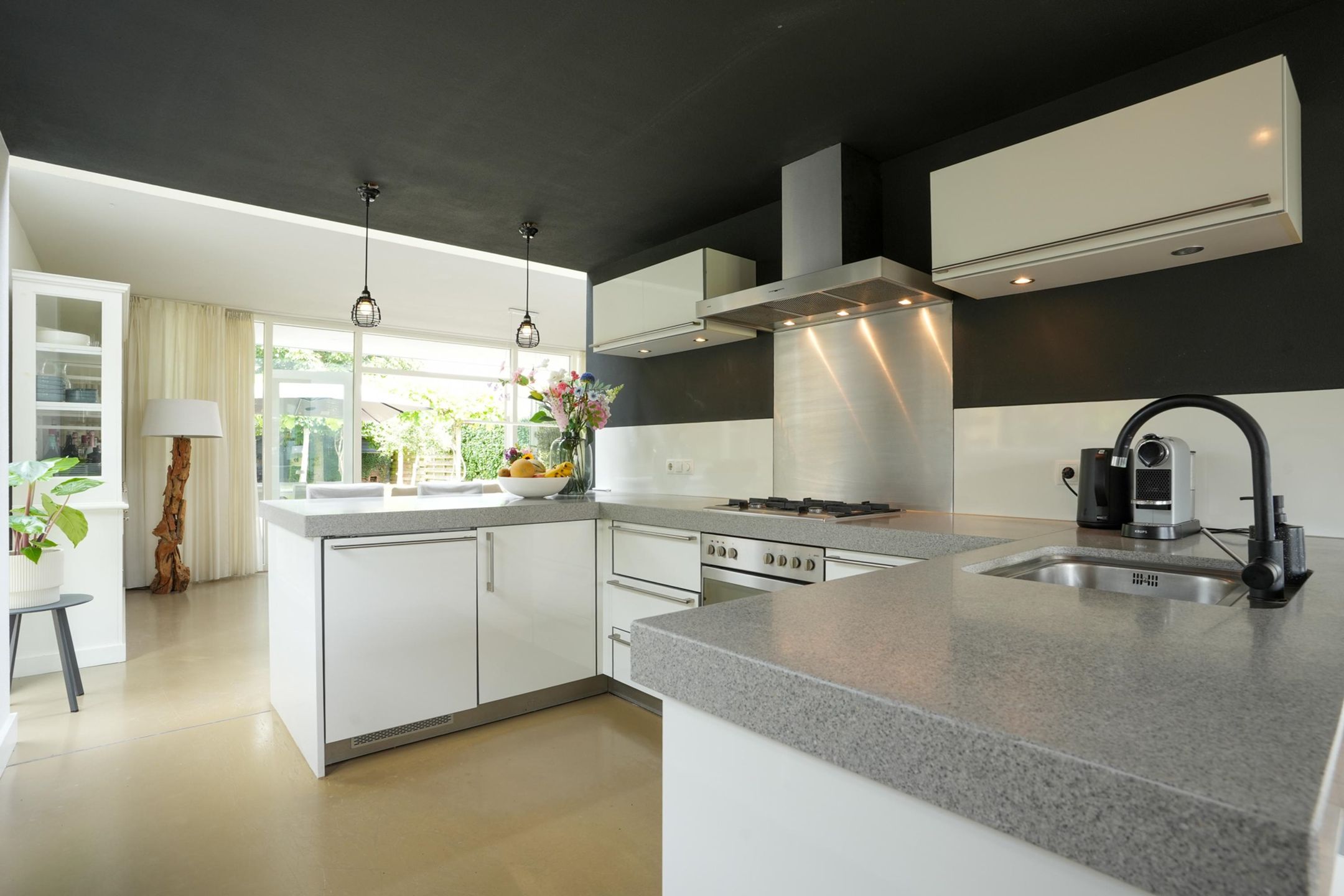 Photo 15 of Heerstraat 12
