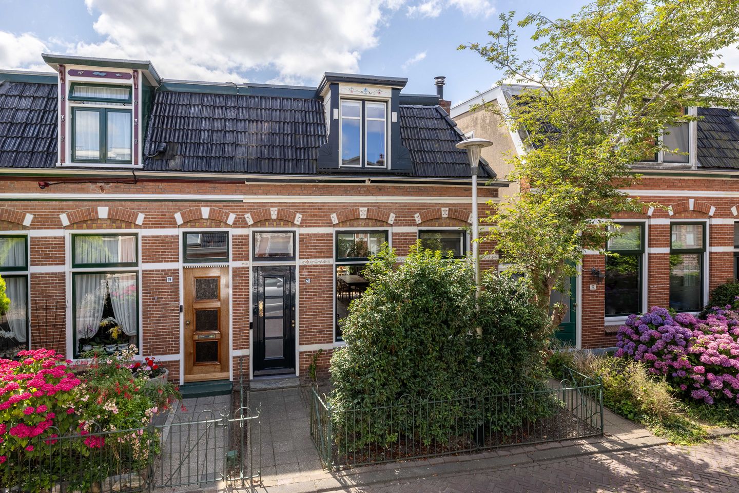Foto 1 van Harlingerstraat 21