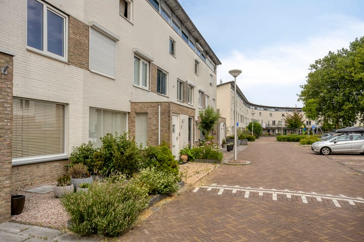 Tussenwoning te koop: Spuisluis 29, Alphen Aan Den Rijn