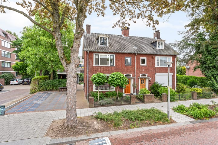 Twee-onder-één-kap te koop: Joan Coststraat 42, Enschede