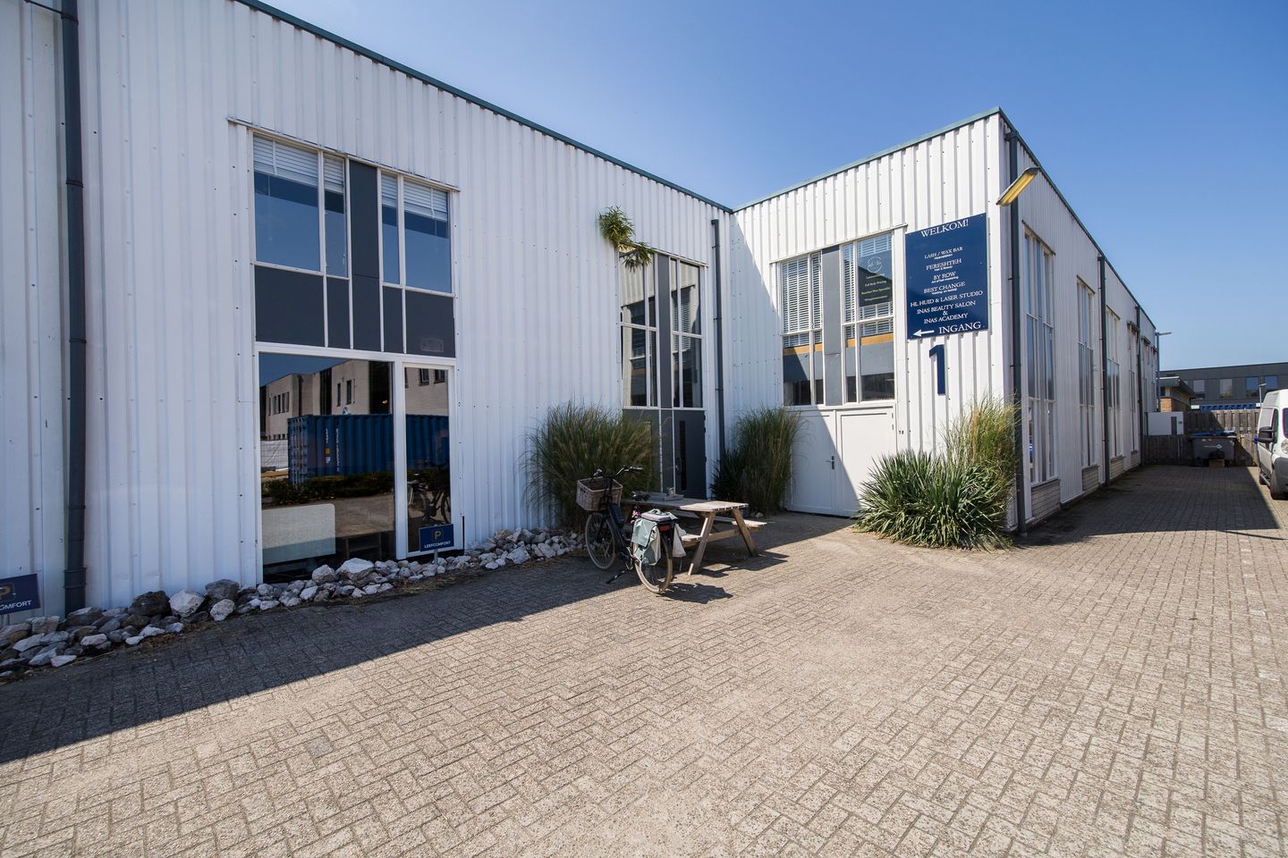 Bekijk foto 2 van Drs. W. van Royenstraat 1-c
