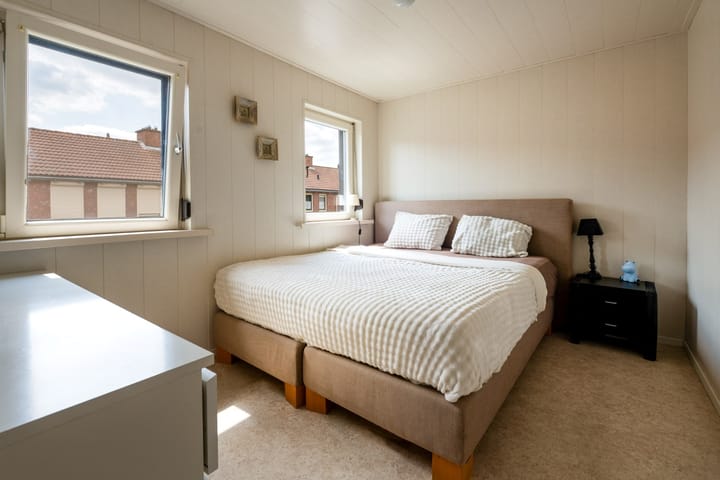 Tussenwoning te koop: Edisonstraat 61, Roosendaal