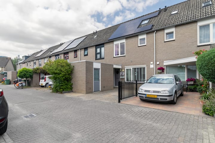 Tussenwoning te koop: Dennenbroek 45, Breda