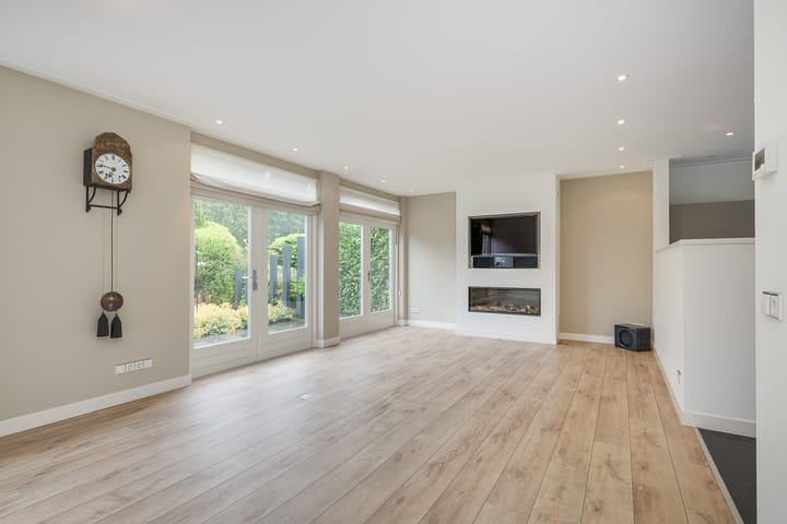 Twee-onder-één-kap te koop: Dorpstraat 37, Nieuw-Vennep