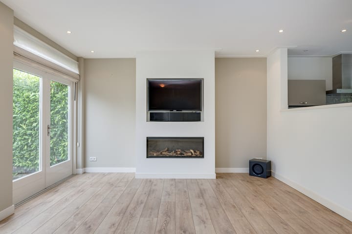 Twee-onder-één-kap te koop: Dorpstraat 37, Nieuw-Vennep