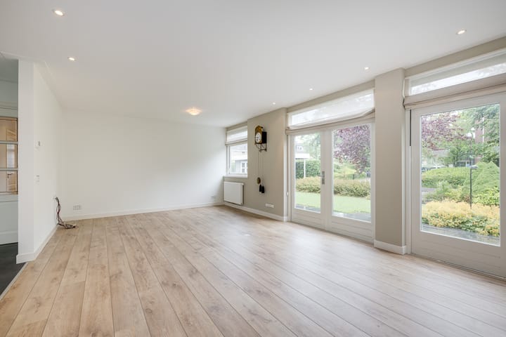 Twee-onder-één-kap te koop: Dorpstraat 37, Nieuw-Vennep