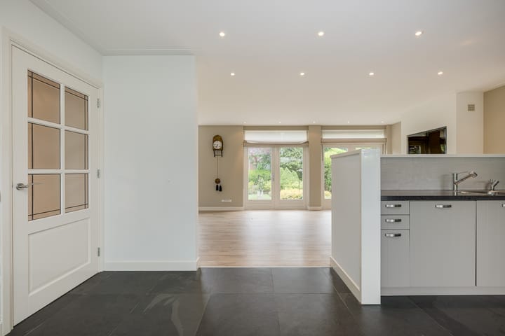 Twee-onder-één-kap te koop: Dorpstraat 37, Nieuw-Vennep