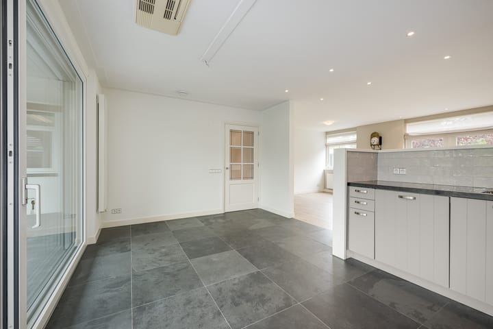 Twee-onder-één-kap te koop: Dorpstraat 37, Nieuw-Vennep