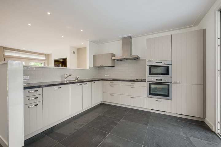 Twee-onder-één-kap te koop: Dorpstraat 37, Nieuw-Vennep