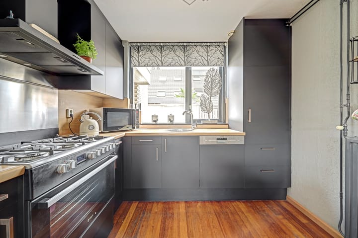 Tussenwoning te koop: Schout Wouterszpad 12, Hoogvliet Rotterdam