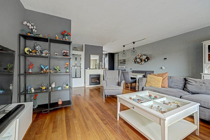 Tussenwoning te koop: Schout Wouterszpad 12, Hoogvliet Rotterdam