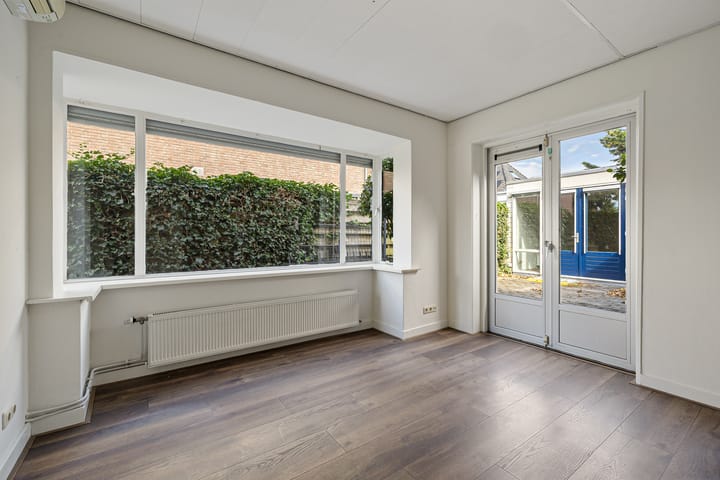 Twee-onder-één-kap te koop: K R Poststraat 3, Heerenveen