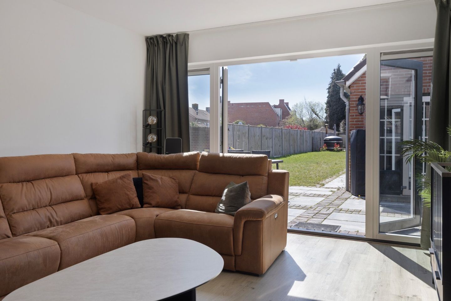 Photo 10 of van der Brugghenstraat 19