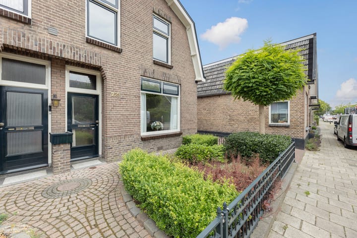 Twee-onder-één-kap te koop: Sloetsweg 223, Hengelo