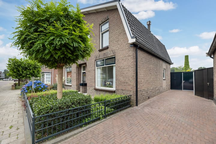 Twee-onder-één-kap te koop: Sloetsweg 223, Hengelo