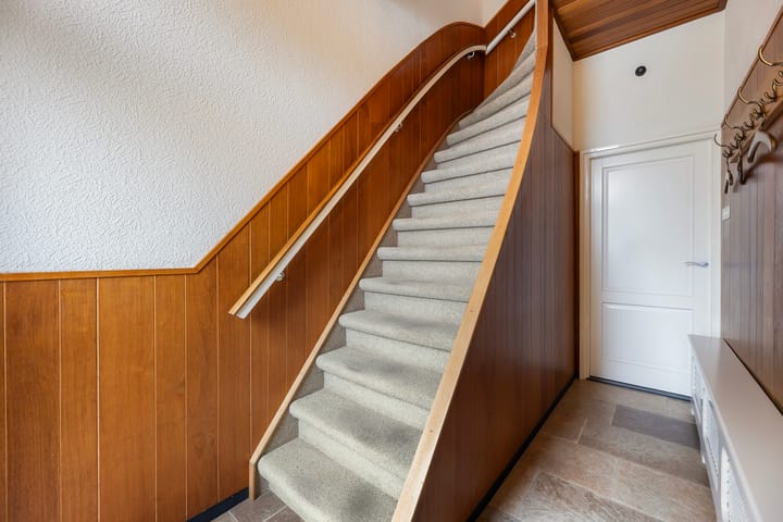 Twee-onder-één-kap te koop: Sloetsweg 223, Hengelo