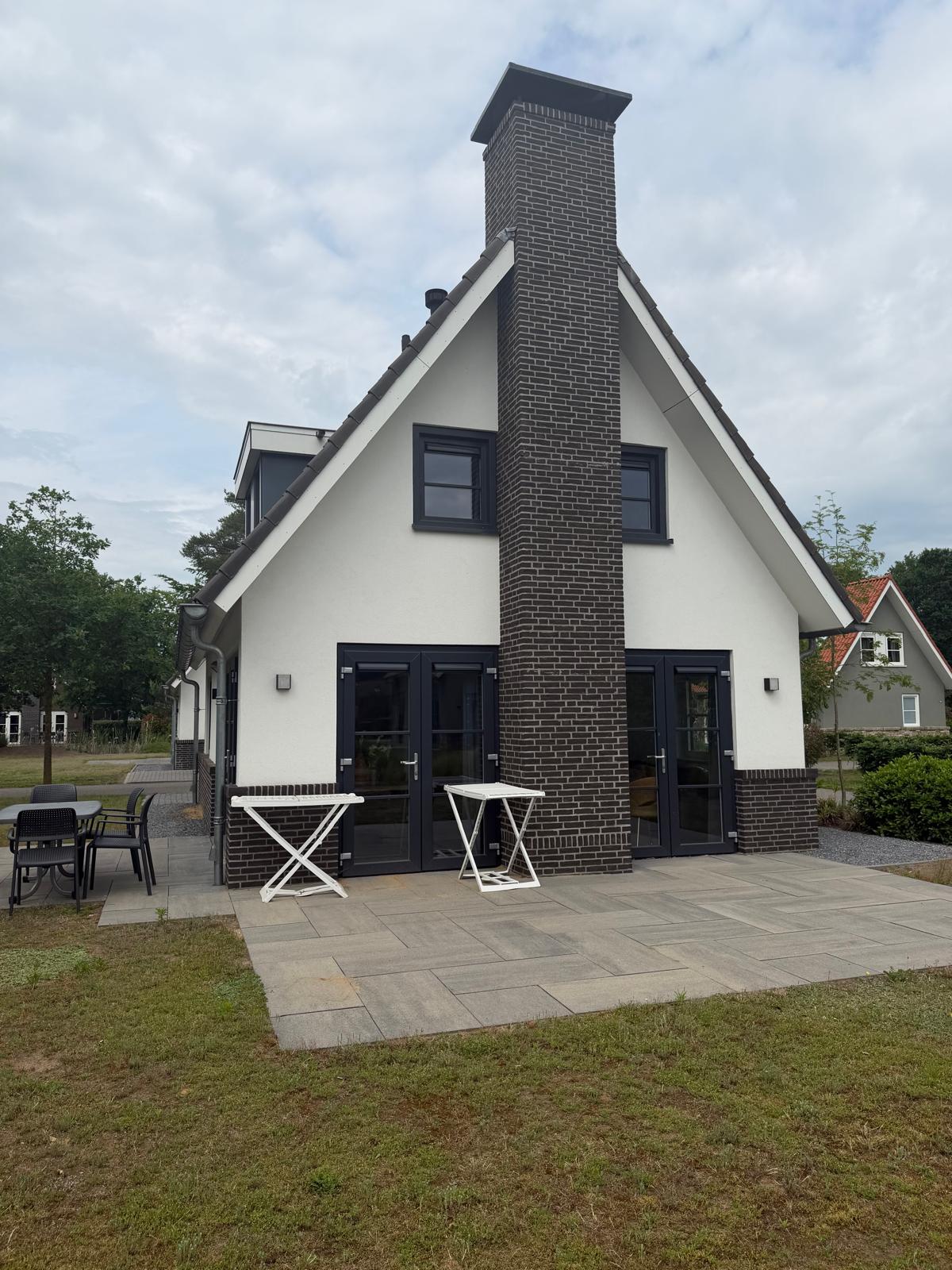 4-bedroom freehold villa in Lochem — photo 1 of 5