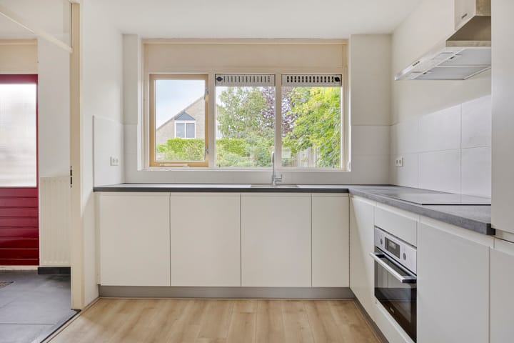 Tussenwoning te koop: Stekelzegge 15, Duiven