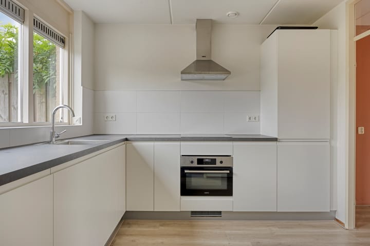Tussenwoning te koop: Stekelzegge 15, Duiven