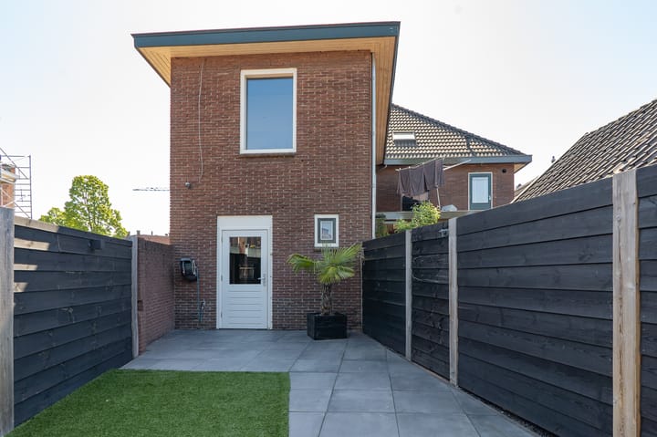 Twee-onder-één-kap te koop: Dorpsstraat 273, Scherpenzeel (Ge)