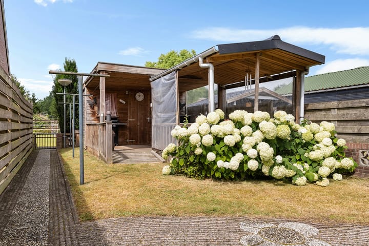 Tussenwoning te koop: Lindenlaan 8, Geesbrug