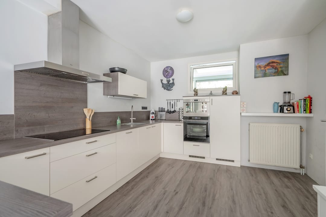 Photo 2 of Van der Hoopstraat 37