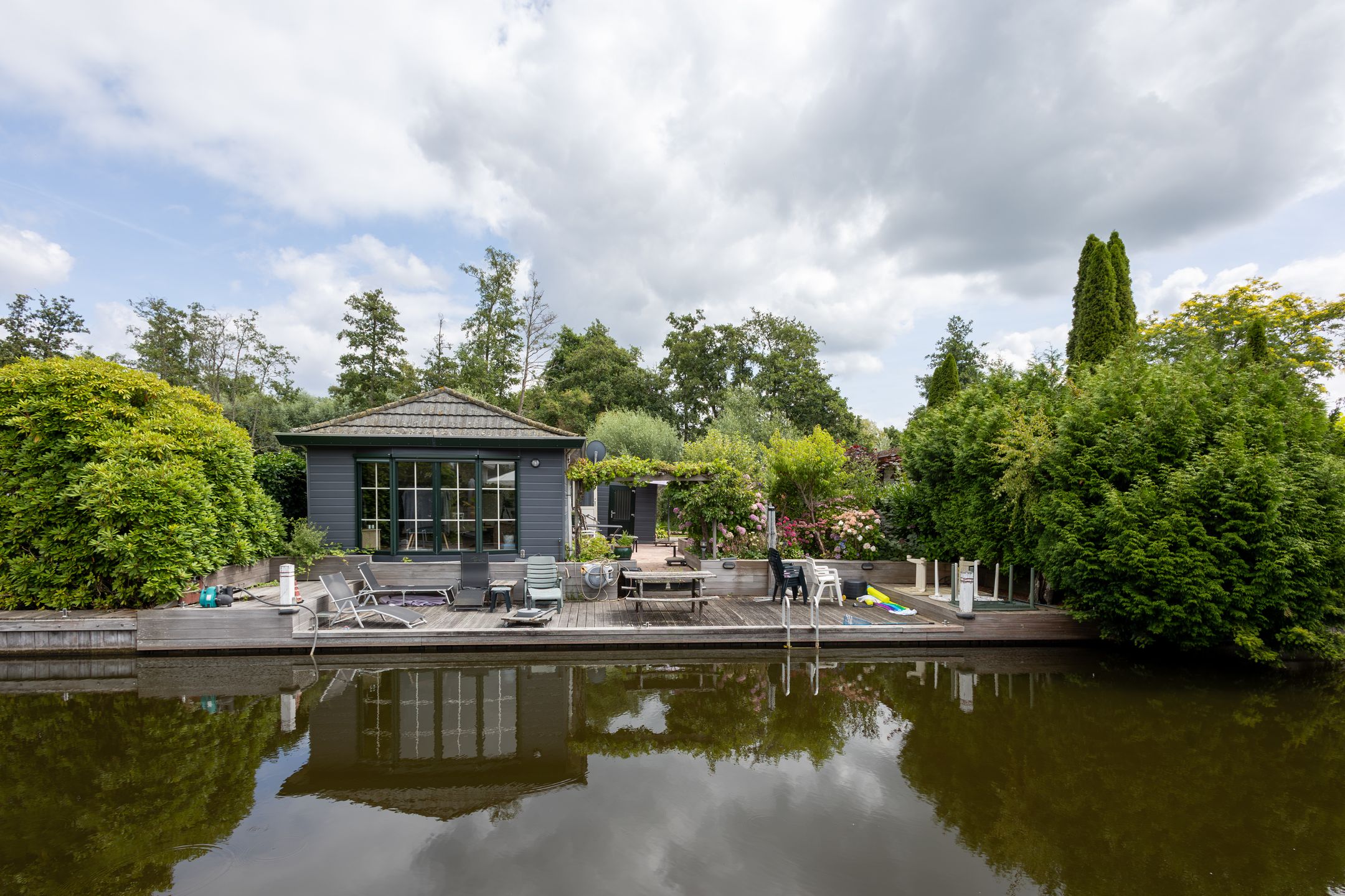 2-bedroom freehold villa in Loosdrecht — photo 1 of 5