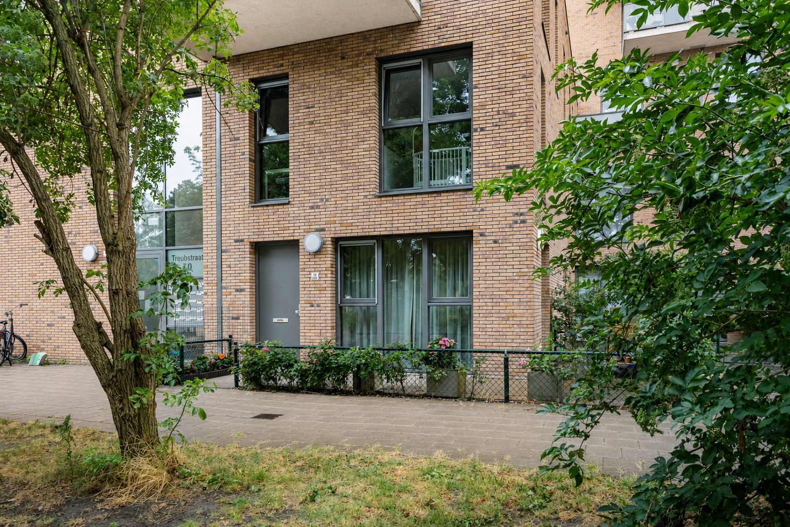 Photo 21 of Treubstraat 10-F001