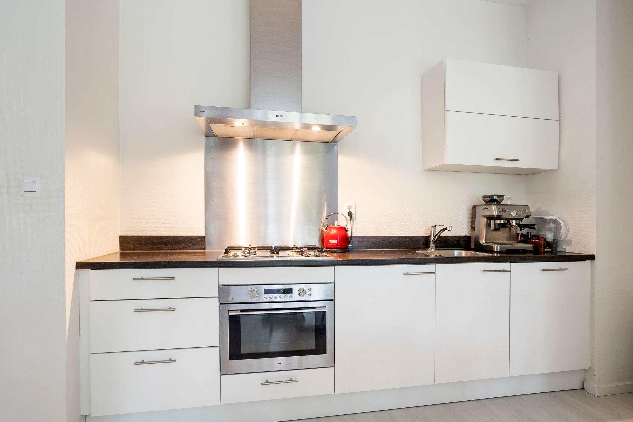 Photo 9 of Treubstraat 10-F001
