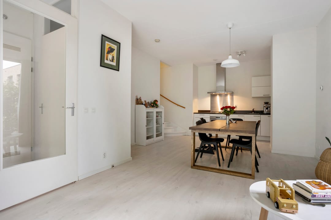 Photo 7 of Treubstraat 10-F001