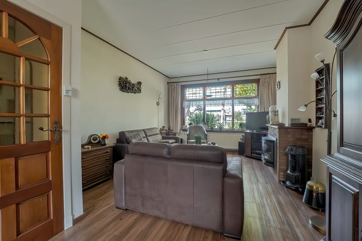 Twee-onder-één-kap te koop: Rijndijk 221, Hazerswoude-Rijndijk
