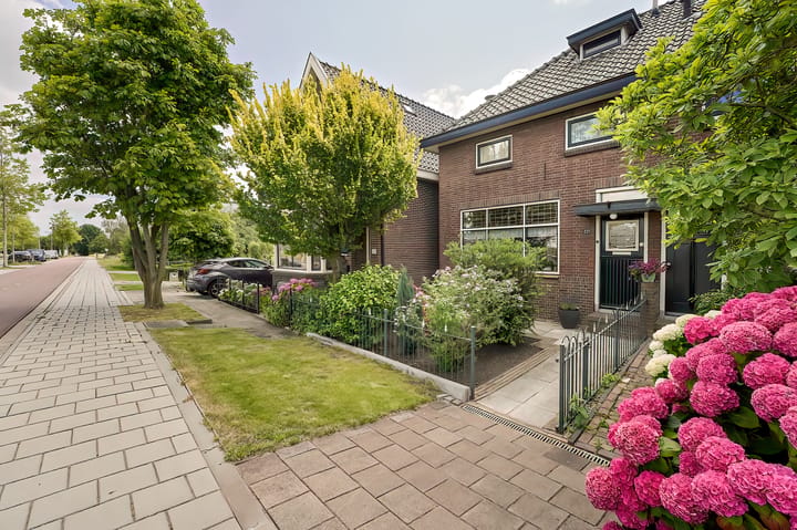 Twee-onder-één-kap te koop: Rijndijk 221, Hazerswoude-Rijndijk