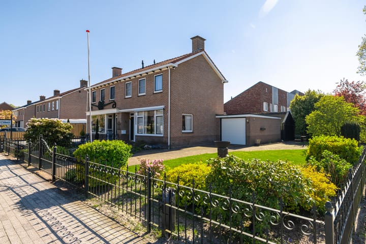 Twee-onder-één-kap te koop: Nederlandlaan 23, Stadskanaal