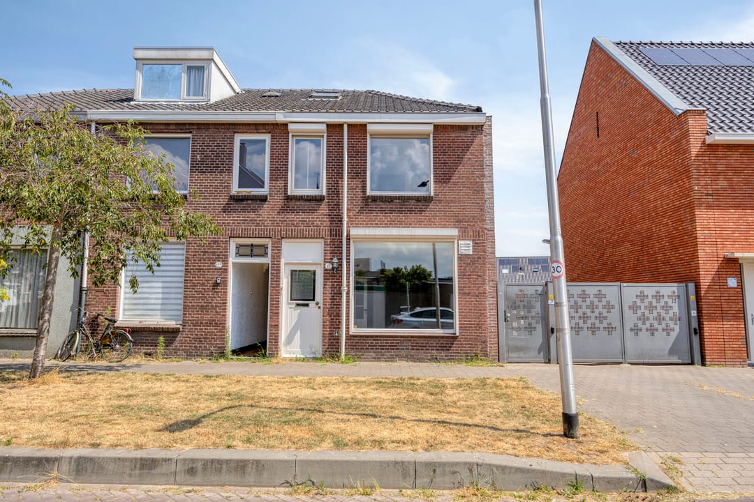 Photo 2 of Van Berkumstraat 17